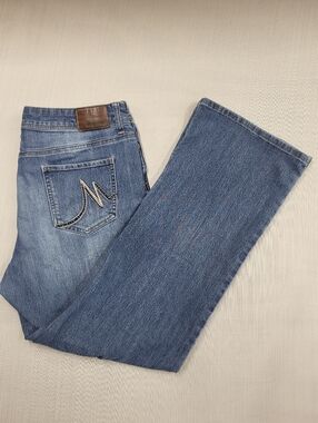 Maurices Jeans Juniors 13/14 Short Blue Medium Wash Mid Rise Flare Embroidered